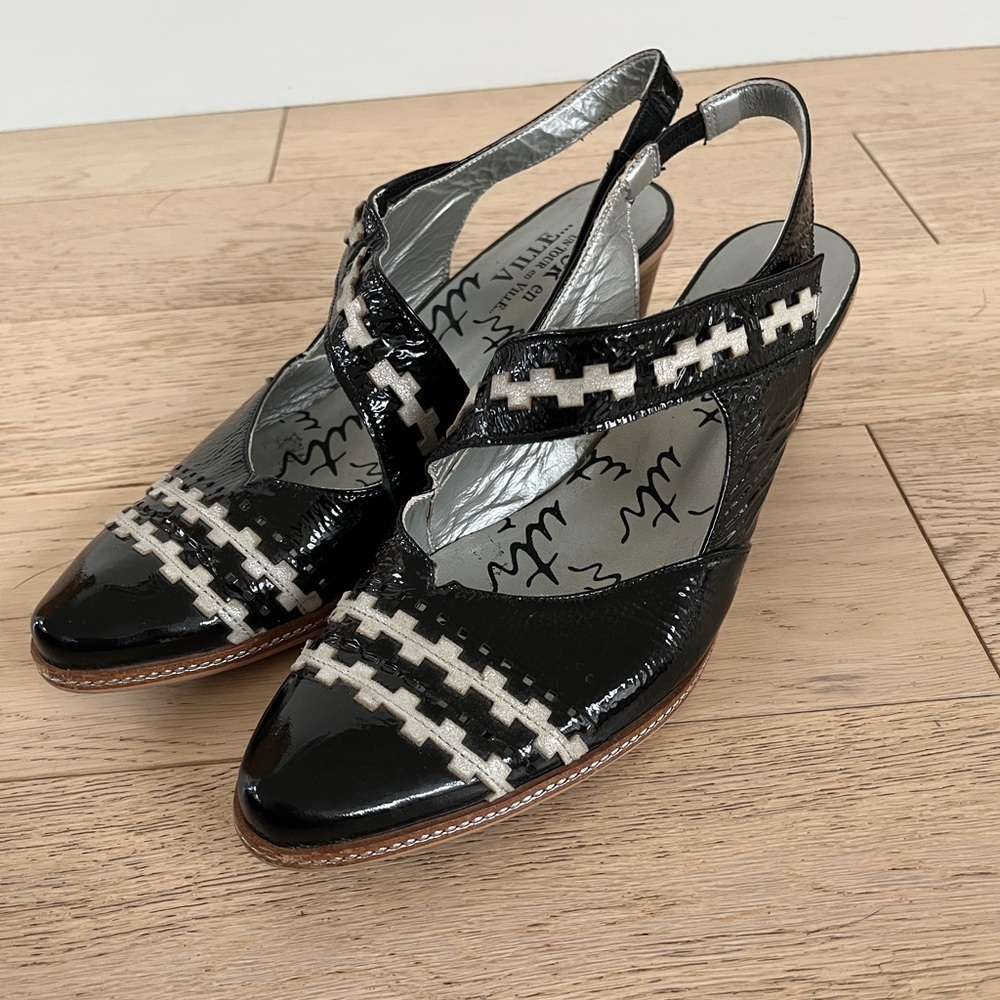 TOUR EN VILLE Sling Back Patent Leather Low Heels Pointy Artsy Avante Garde